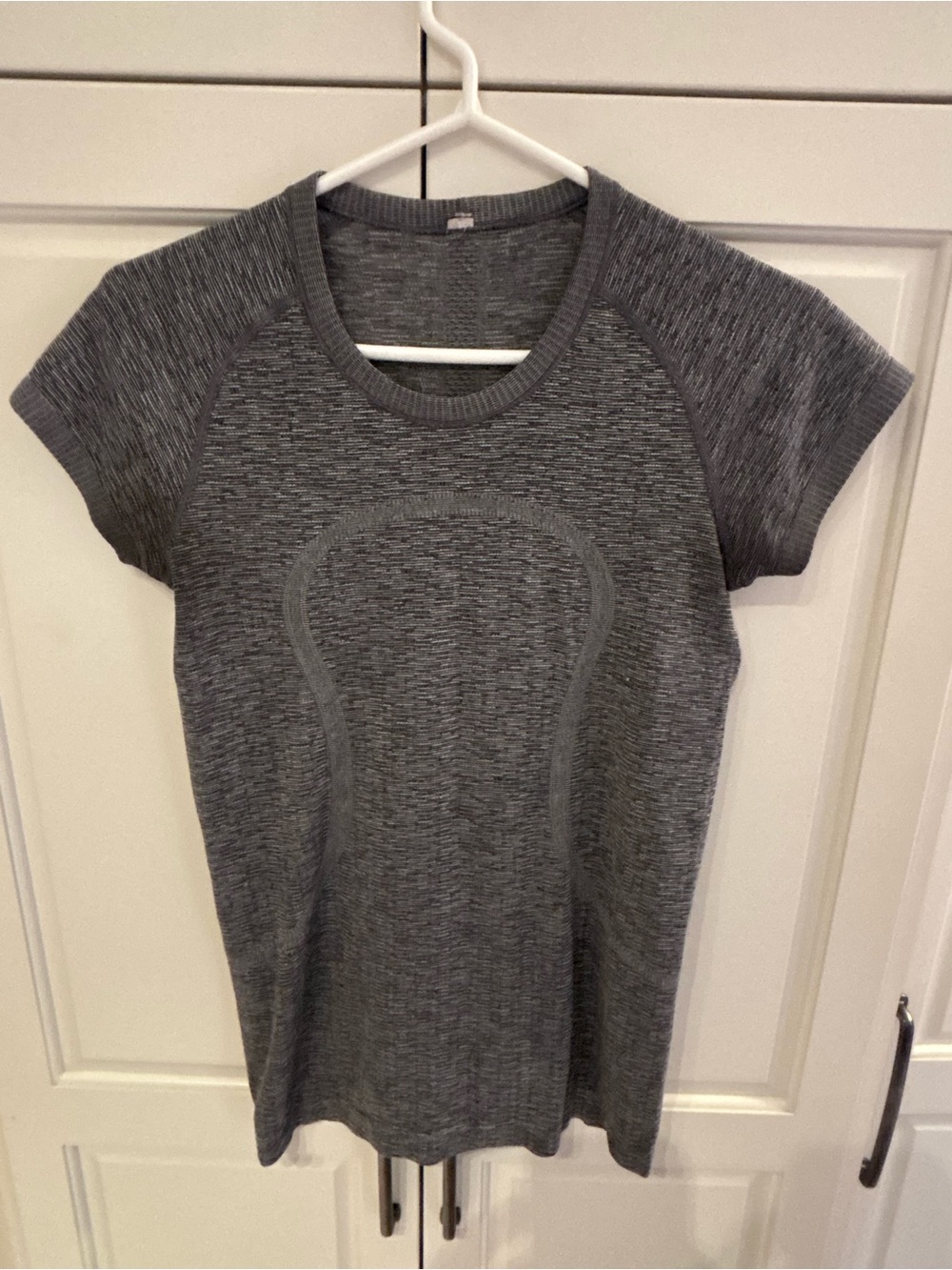 Lululemon Swiftly Tech Short Sleeve Shirt Women’s Size 8 Heathered Charcoal Grey